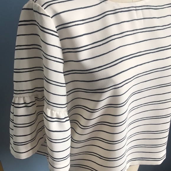 Whowhatwear  cream striped bell short sleeves back closure cropped top size L - Picture 2 of 10